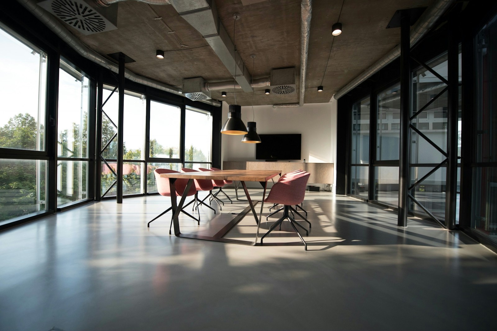 A workplace with settings for focus and collaboration